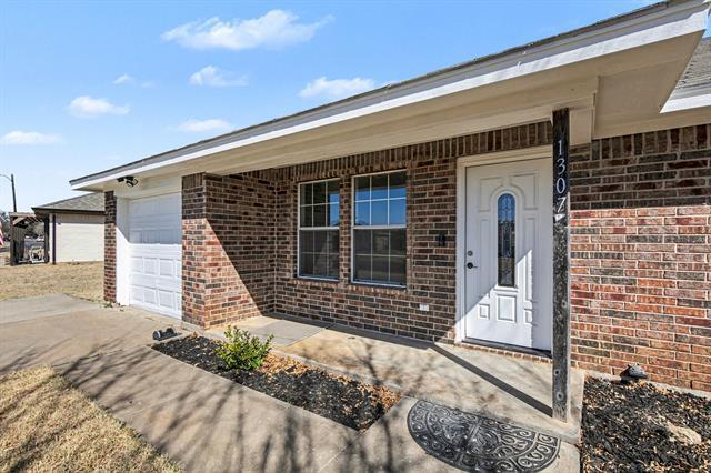 Photo - 1307 Lynnwood Dr