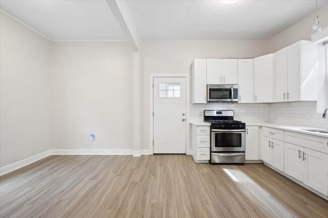 Photo - 2909 N Ridgeway Ave Unit 2