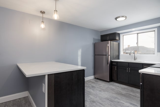 Photo - 568 Kenmore Ave Unidad Lower