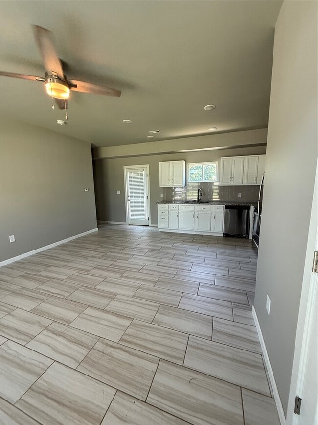 Photo - 402 E Hemlock St