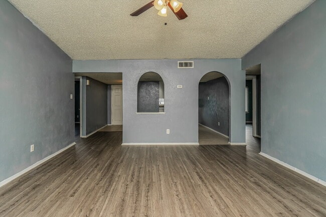 Photo - 2505 Crown Cir