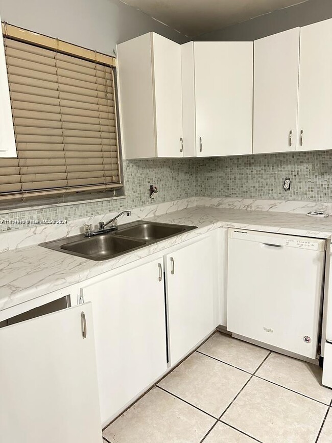 Photo - 4524 SW 54th St Condo Unit 605-W