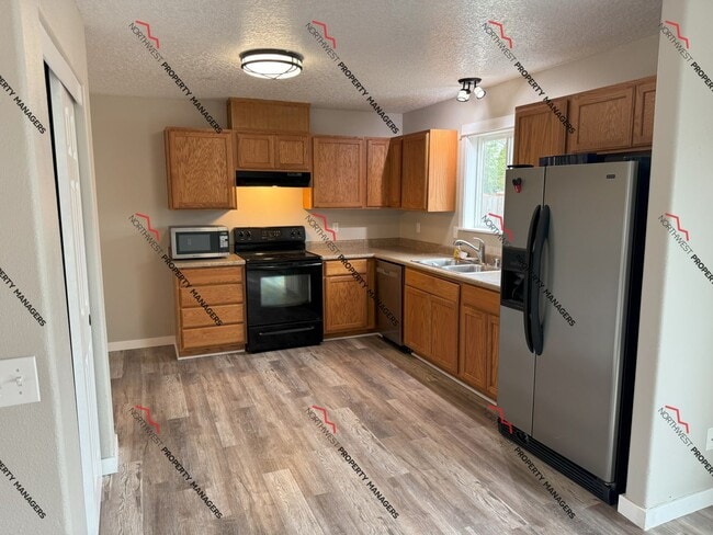 Photo - STATUS: *RENTED*| R310 | $2395.00 **** MOVE IN SPECIAL!!! ****