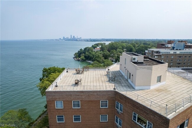 Photo - 11820 Edgewater Dr Unit 613