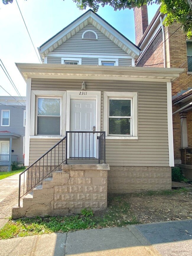 Building Photo - 5 bed/ 2 Bath Mins. from UC Only $750/pp (...