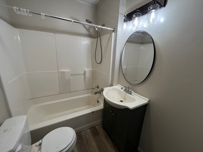 Photo - 615 W 7th Ave