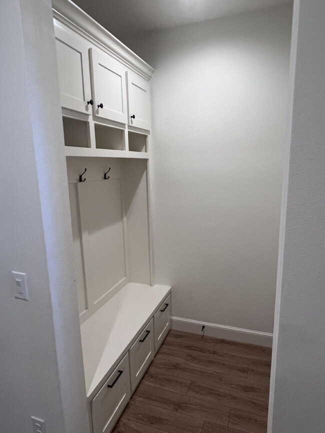 Photo - 322 Cowboy Ln