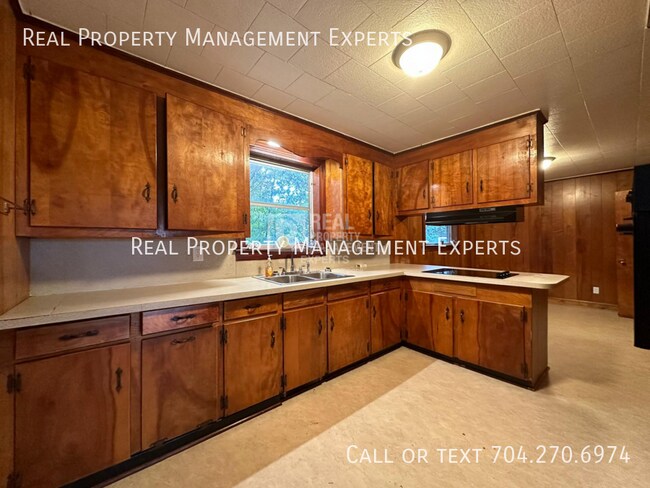 Photo - 1396 Shinnville Rd