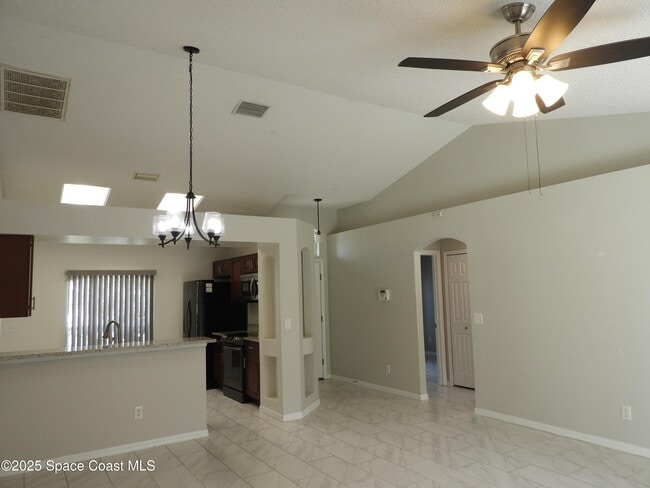 Photo - 490 Wildwood Ave SW Casa