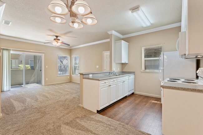 Building Photo - 8905 Davis Rd Unit G-43