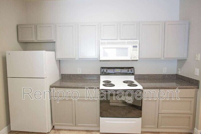Photo - 4802 51st St W Unidad #307