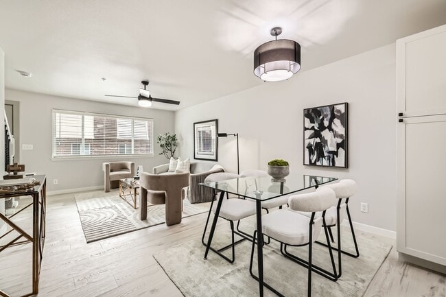 Photo - Stunning Renovation! HUGE 2 Bed 1.5 Townho... Unidad 308