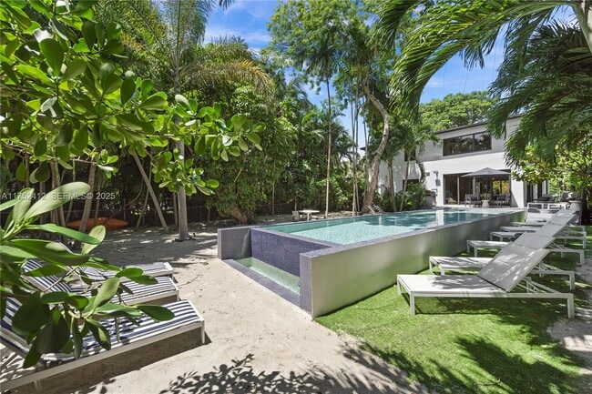 Photo - 1210 NE 89th St