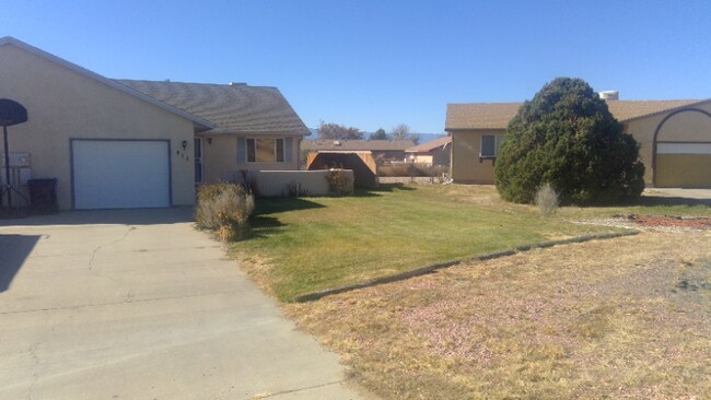 Photo - 913 S Harmony Pl