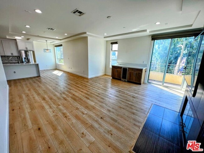 Photo - 5525 W Olympic Blvd Unit 301