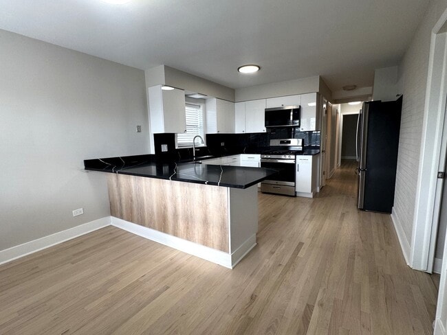 Photo - 1215 Balmoral Ave