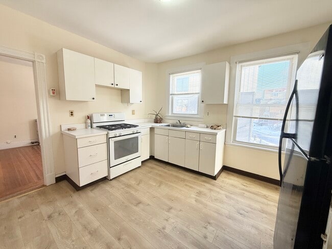 Photo - 144 Hillside St Unit 2