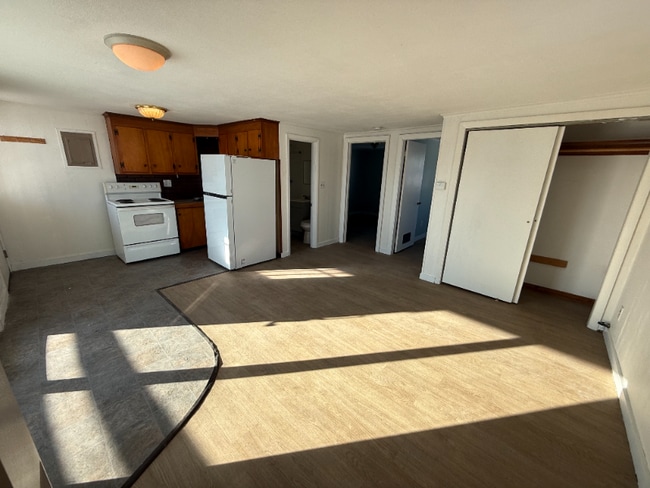 Building Photo - 190 Ashworth Ave