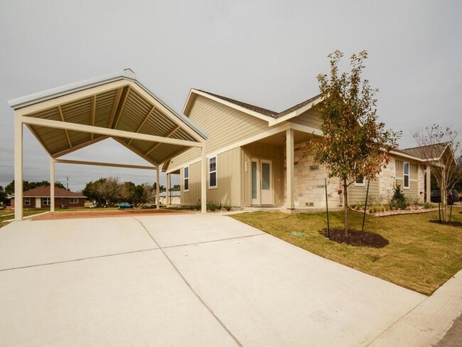 Photo - 240 Rose Dr