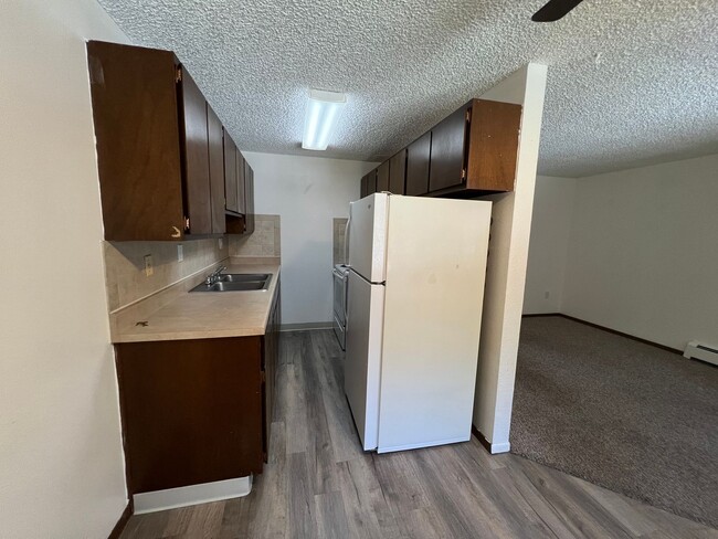 Building Photo - 10th Street Square Apartments Unit 10th361