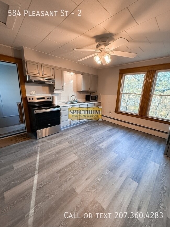 Building Photo - 584 Pleasant St Unit 2