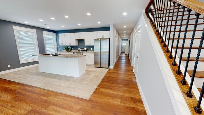 Building Photo - Spacious 10BR/10BA in Fort Sanders  – Perf... Rental