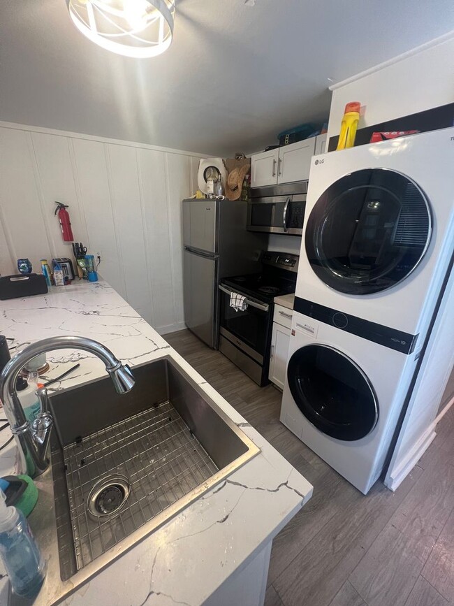 Photo - 2bd/1ba with New Appliances Near Campus Text 510-631-1171