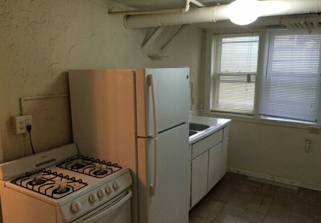 212 W High St