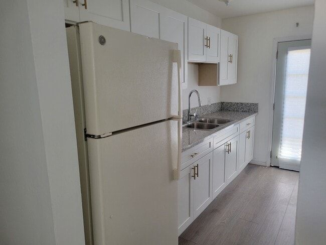 Photo - 20237 Mulberry St