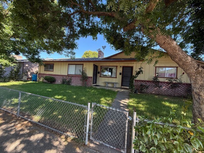Photo - $2,695 - 2 Bd/1 Ba Duplex with remodeled kitchen and bath in Gilroy-Large backyard