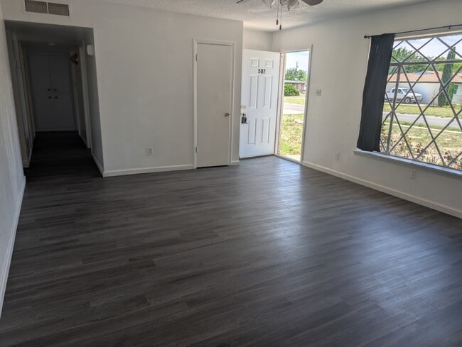 Photo - 507 E Mescalero Rd