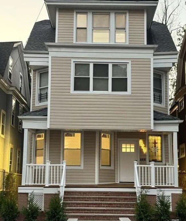 Building Photo - 811 S 13th St Unit 811 S 13th Street,  2