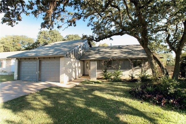 Building Photo - 4700 Running Deer Dr