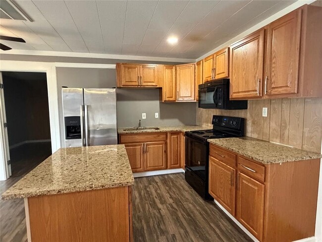Photo - 16219 Greenwood Dr