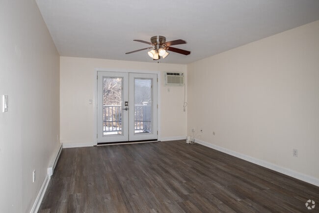 2BR, 1BA - 725SF - Living Room