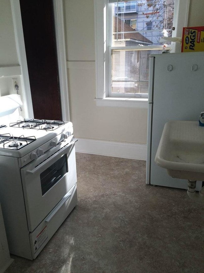 Lagoon 2 Bedroom Kitchen