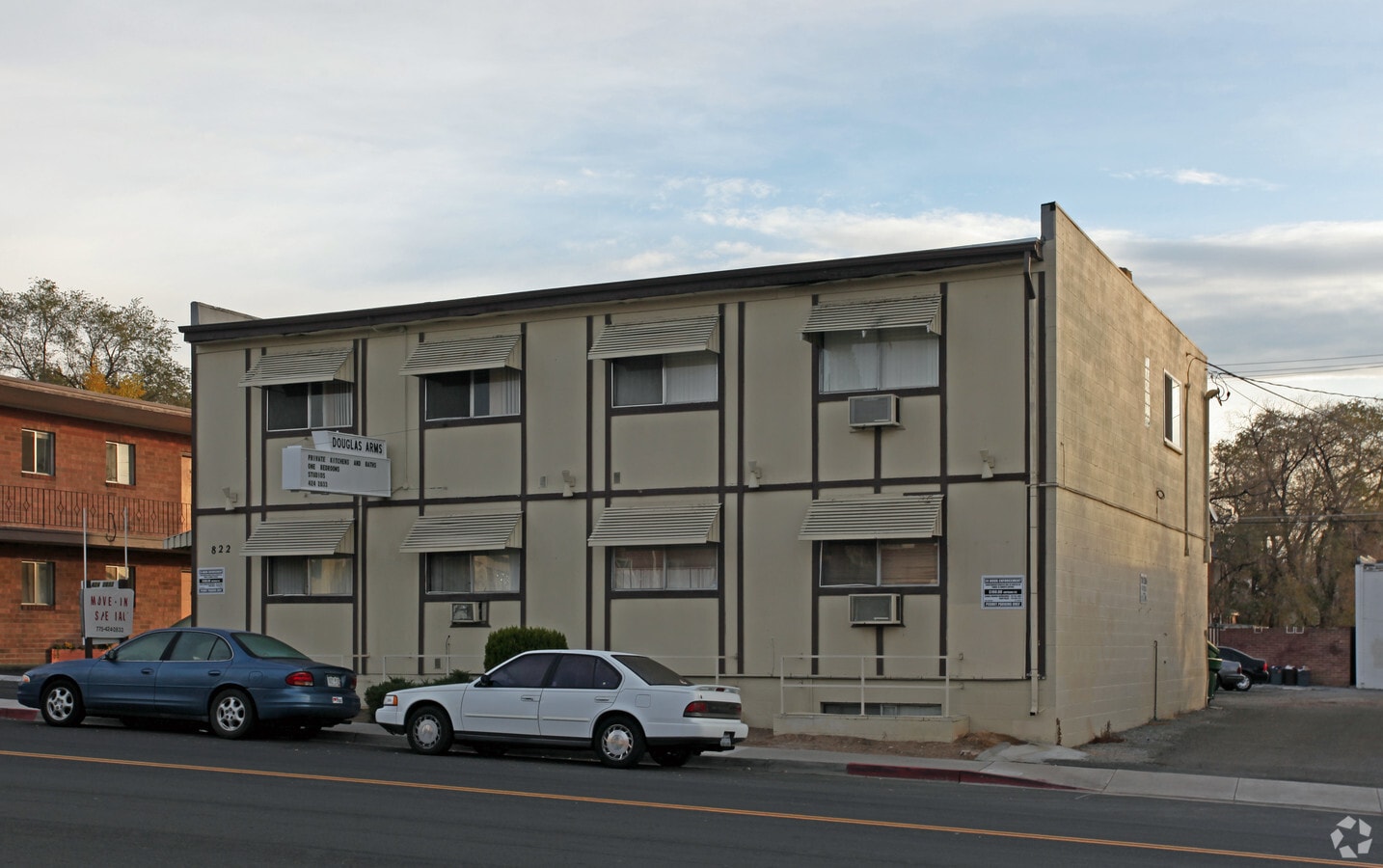 Douglas Arms - Douglas Arms Apartments