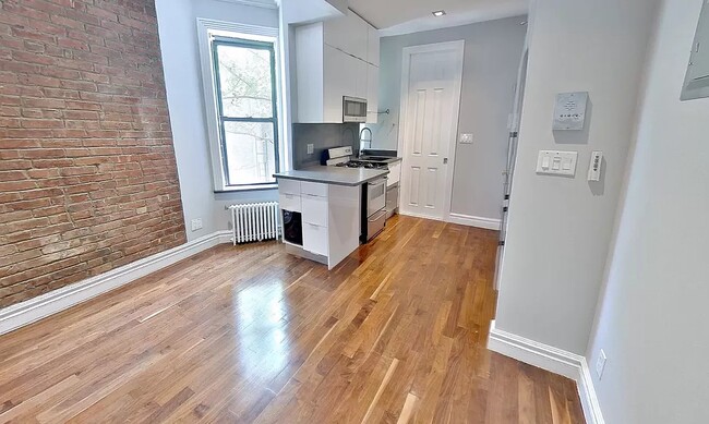 Building Photo - 52 Barrow St Rental
