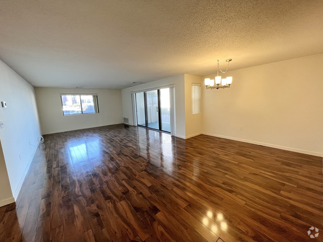 Building Photo - 295 Lynn Shore Dr Unit 105 Rental