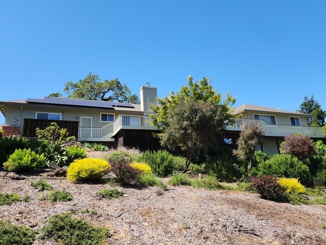 "Must See" House in Oakmont w/beautiful vi... - "Must See" House in Oakmont w/beautiful vi...