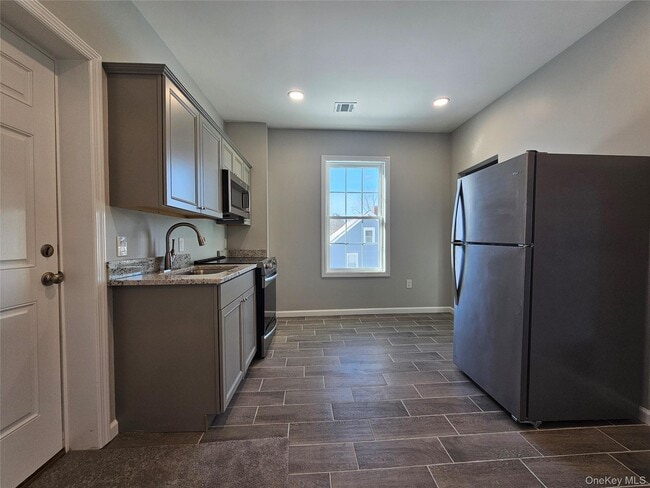 Photo - 139 W Main St