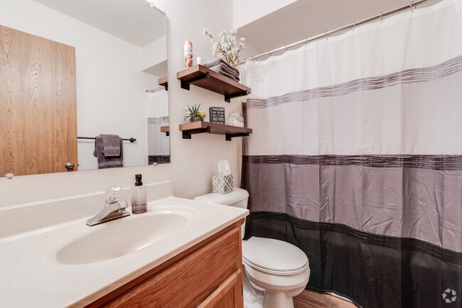 Country Style Bathroom - Countryview North Apartments