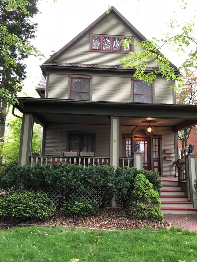 Two unit Victorian Home - 22 S Spring Ave Unit Apt2