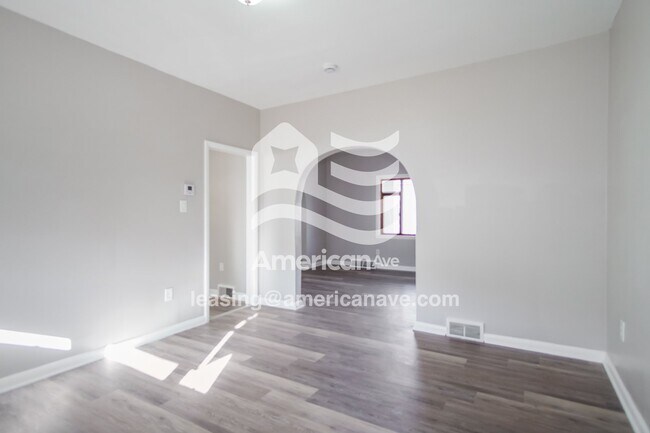 Photo - 1105 Main St