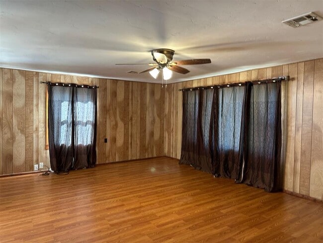 Photo - 1424 S Academy Rd