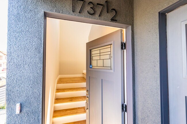 Photo - 1737 S Longwood Ave Unidad #1737 1/2