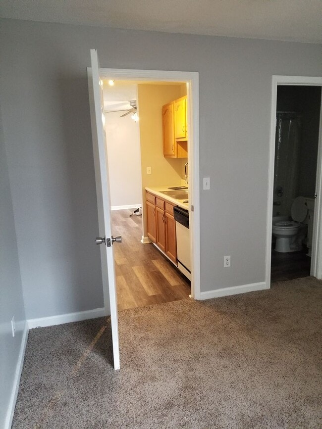 Building Photo - Newly remodeled 1 bed 1 bath Unit 1544 C