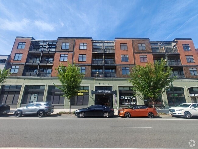 Building Photo - 1 bedroom condo with parking garage Unit 306
