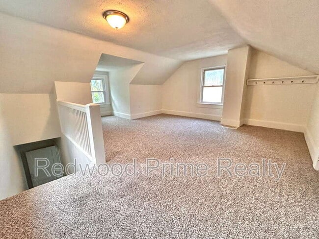 Building Photo - 925 Coleman Ave Rental