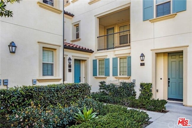 Building Photo - 72 Capricorn